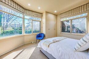 StayAU Spacious 6BR McKinnon Pool Home