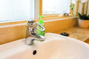 StayAU Spacious 6BR McKinnon Pool Home