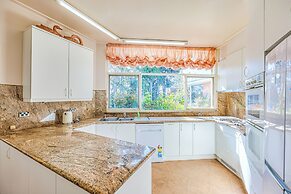 StayAU Spacious 6BR McKinnon Pool Home