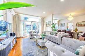 StayAU Spacious 6BR McKinnon Pool Home