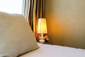 StayAU Spacious 6BR McKinnon Pool Home