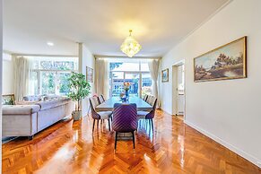 StayAU Spacious 6BR McKinnon Pool Home