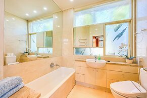 StayAU Spacious 6BR McKinnon Pool Home