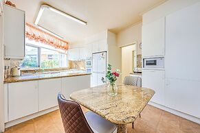 StayAU Spacious 6BR McKinnon Pool Home