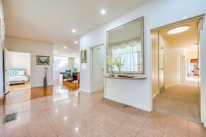 StayAU Spacious 6BR McKinnon Pool Home