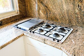 StayAU Spacious 6BR McKinnon Pool Home