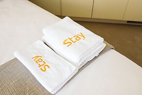 StayAU Spacious 6BR McKinnon Pool Home