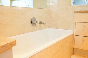 StayAU Spacious 6BR McKinnon Pool Home