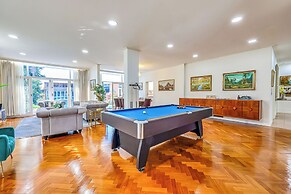 StayAU Spacious 6BR McKinnon Pool Home