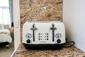 StayAU Spacious 6BR McKinnon Pool Home