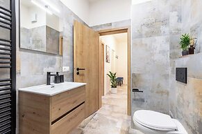 Fully equipped apartments with Terraces, Free garage parking, Netflix 