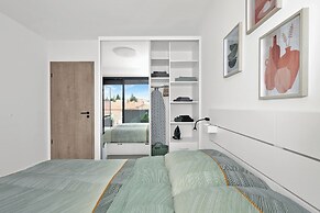 Fully equipped apartments with Terraces, Free garage parking, Netflix