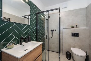 Fully equipped apartments with Terraces, Free garage parking, Netflix