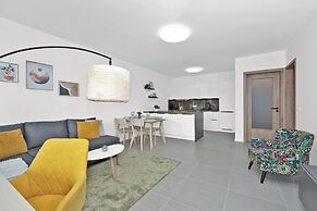 Fully equipped apartments with Terraces, Free garage parking, Netflix
