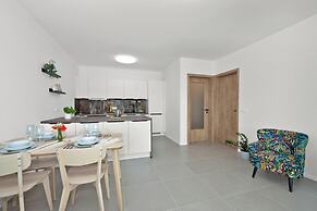 Fully equipped apartments with Terraces, Free garage parking, Netflix