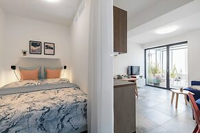 Fully equipped apartments with Terraces, Free garage parking, Netflix