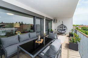 Fully equipped apartments with Terraces, Free garage parking, Netflix 