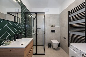 Fully equipped apartments with Terraces, Free garage parking, Netflix