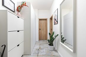 Fully equipped apartments with Terraces, Free garage parking, Netflix
