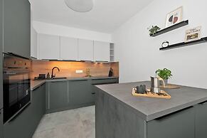 Fully equipped apartments with Terraces, Free garage parking, Netflix