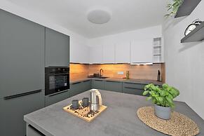 Fully equipped apartments with Terraces, Free garage parking, Netflix