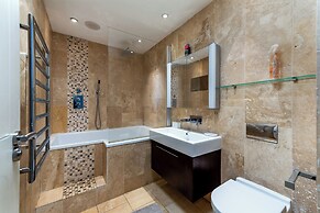 115 Beaufort Mansions