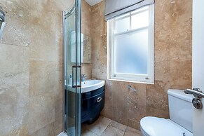 115 Beaufort Mansions