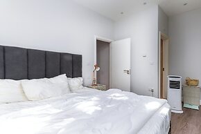 115 Beaufort Mansions