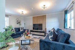 Elliot Oliver - Comfortable Five Bedroom Town Centre House With Garden