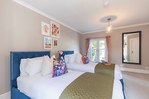 Elliot Oliver - Comfortable Five Bedroom Town Centre House With Garden