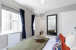 Elliot Oliver - Comfortable Five Bedroom Town Centre House With Garden