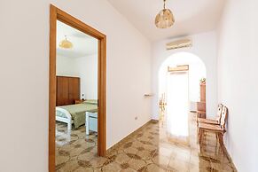 4100 Sisters' House by Barbarhouse