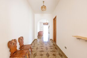 4100 Sisters' House by Barbarhouse