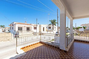 4100 Sisters' House by Barbarhouse