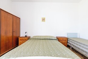 4100 Sisters' House by Barbarhouse