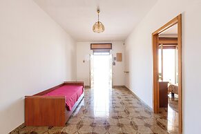 4100 Sisters' House by Barbarhouse