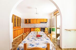 4100 Sisters' House by Barbarhouse