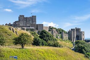 Knights Rest -beautiful Home in Dover With Parking