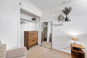 Knights Rest -beautiful Home in Dover With Parking