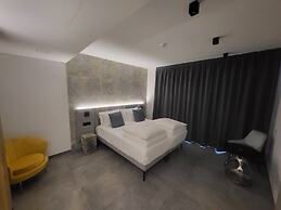 Attilio High Living Suites - Adults Only