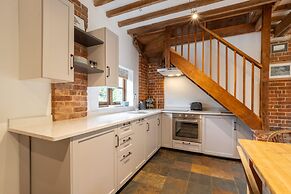 Host Stay Downs Farm Granary