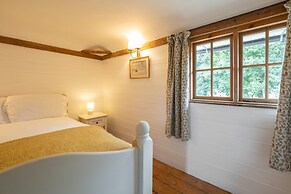 Host Stay Downs Farm Granary