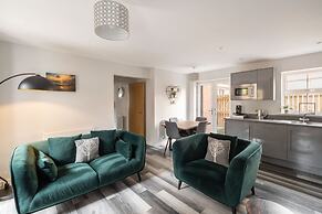 Host Stay Shipwright Lodge