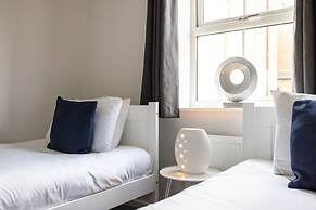 Host Stay Shipwright Lodge