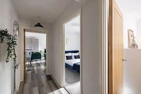 Host Stay Shipwright Lodge