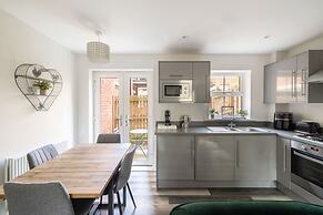 Host Stay Shipwright Lodge