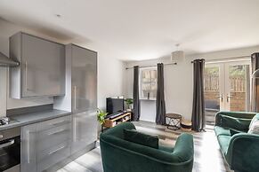 Host Stay Shipwright Lodge