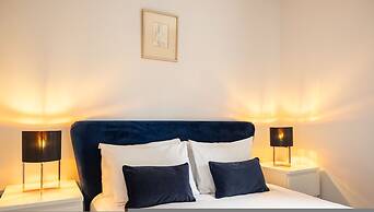 Host Stay Shipwright Lodge