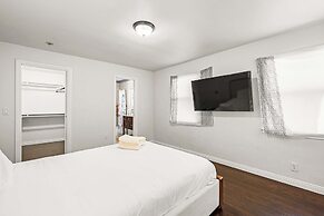 Comfortable Pasadena Retreat With Good Location