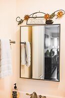 Comfortable Pasadena Retreat With Good Location